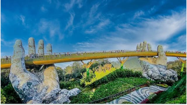 Golden Bridge Da Nang – giant hands holding the bridge