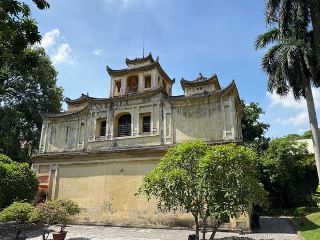 Ancient walls and architecture of Thang Long Citadel - detail 2