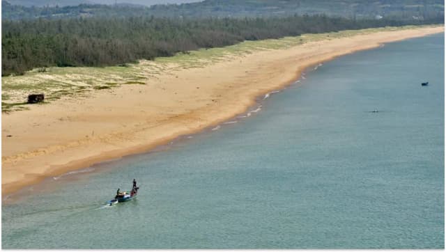 Speedboat cruising along Bai Xep coastline in Phu Yen, Vietnam