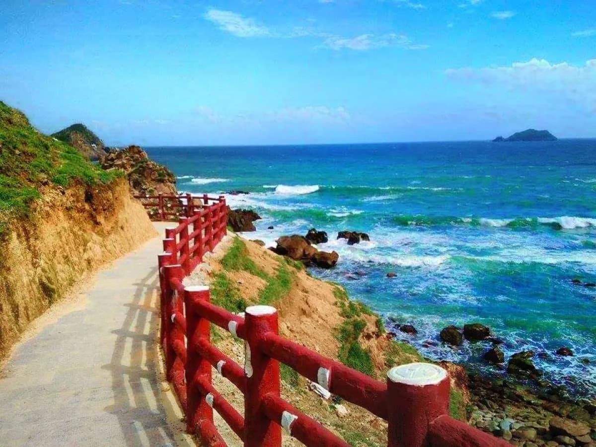 Curved mountain walkway overlooking the stunning sea view of Eo Gio