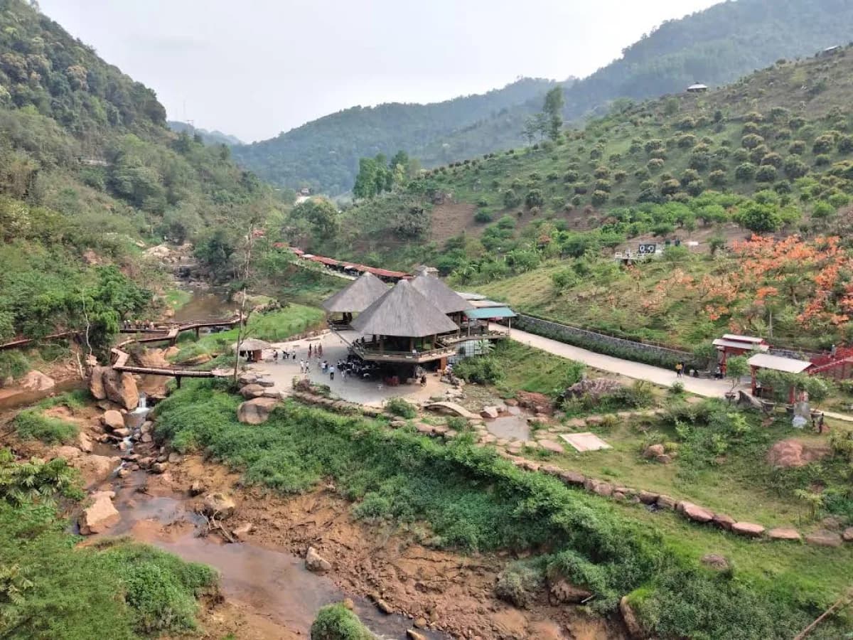 Peaceful and refreshing landscape of Moc Chau Plateau in Northwest Vietnam