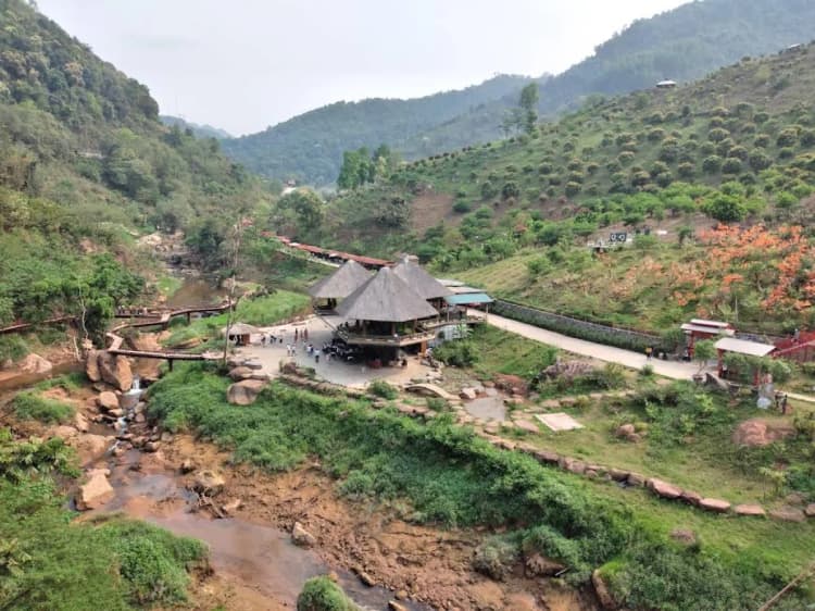 Peaceful and refreshing landscape of Moc Chau Plateau in Northwest Vietnam