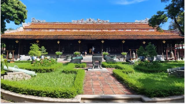 Thien Mu Pagoda detail 03