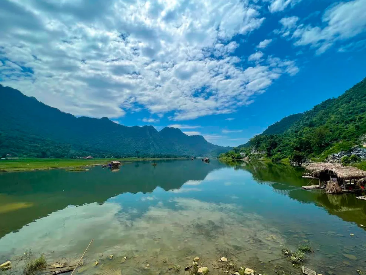 Noong Lake Ha Giang – a peaceful natural lake surrounded by mountains in northern Vietnam