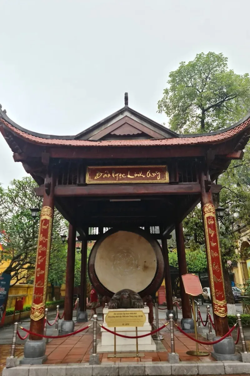 Ancient walls and architecture of Thang Long Citadel - detail 1