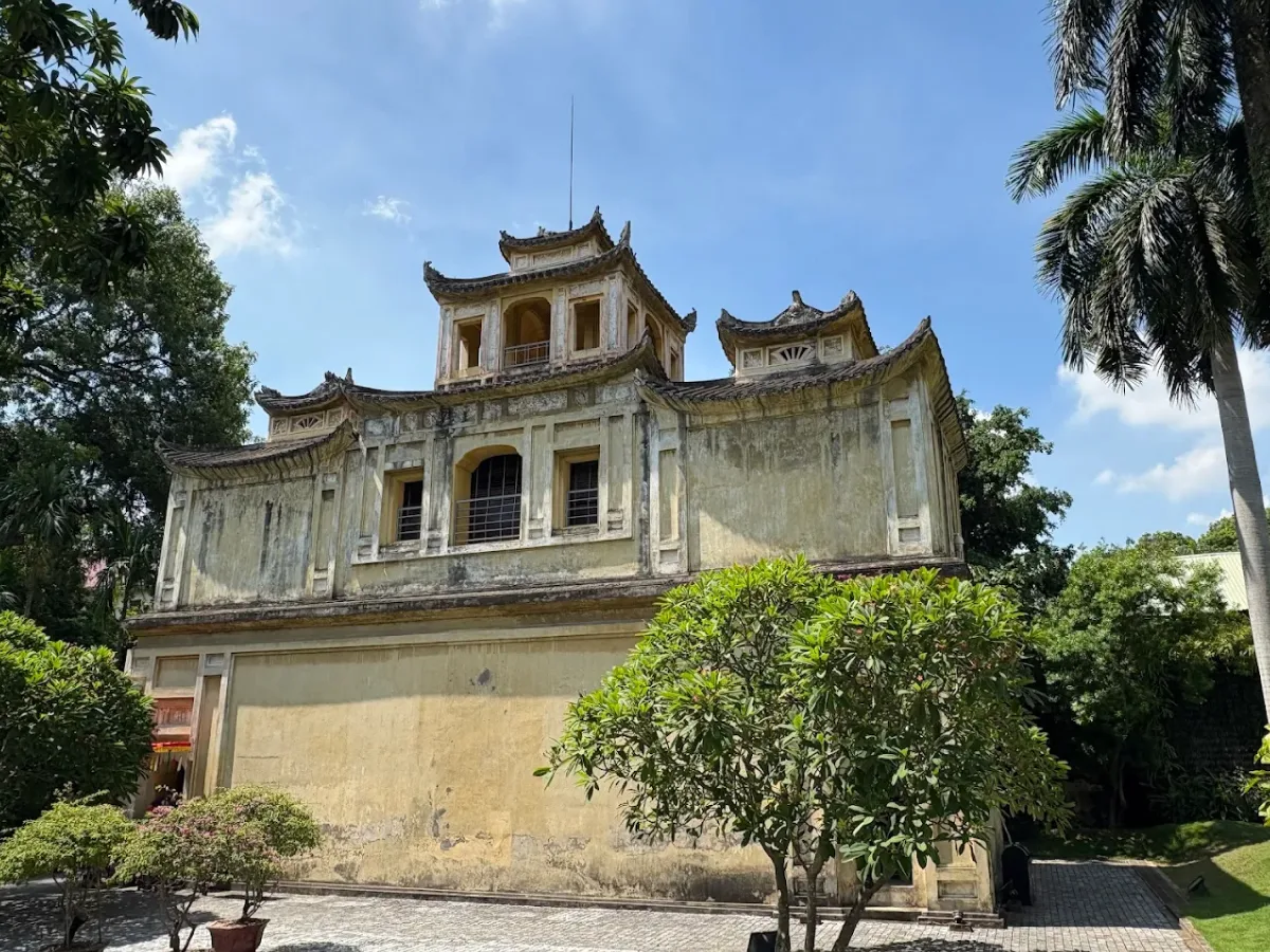 Ancient walls and architecture of Thang Long Citadel - detail 2