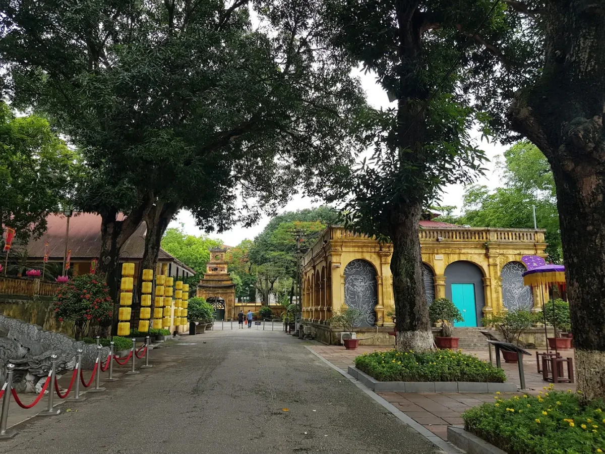 Ancient walls and architecture of Thang Long Citadel - detail 3
