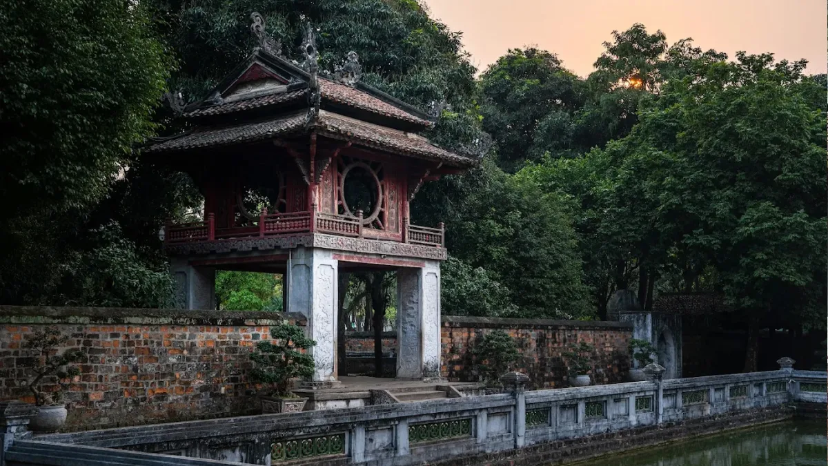 Temple of Literature detail 03
