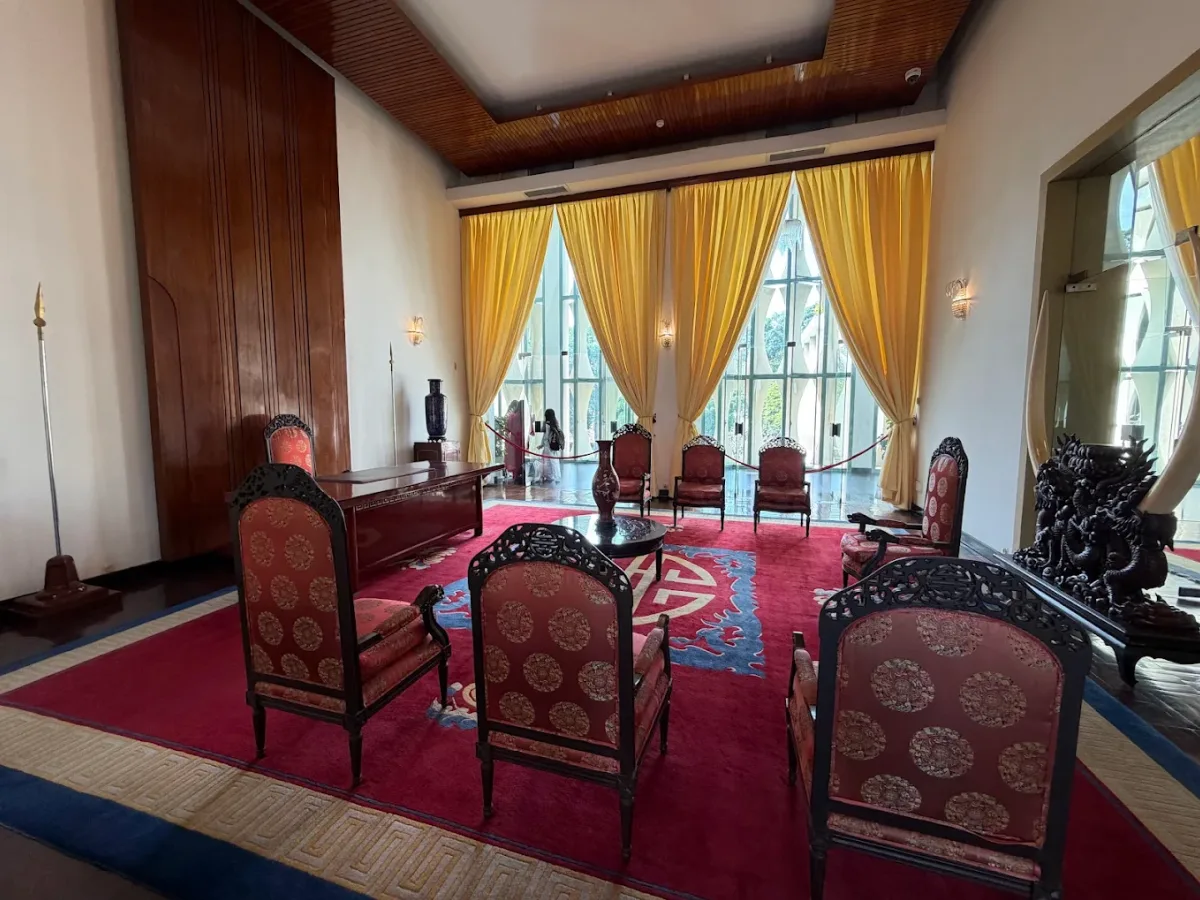 Inside Independence Palace detail 02