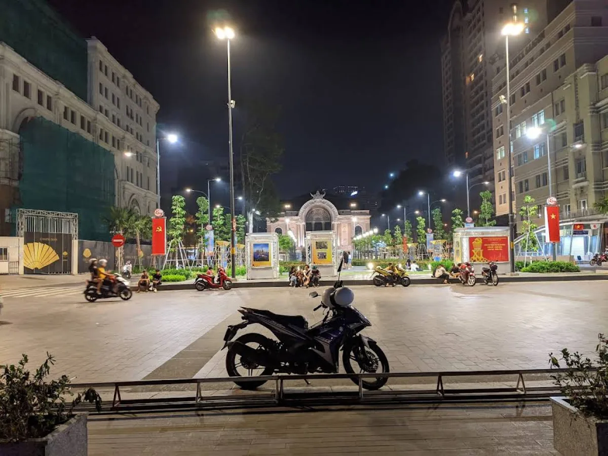 Nguyen Hue Walking Street - detail 03