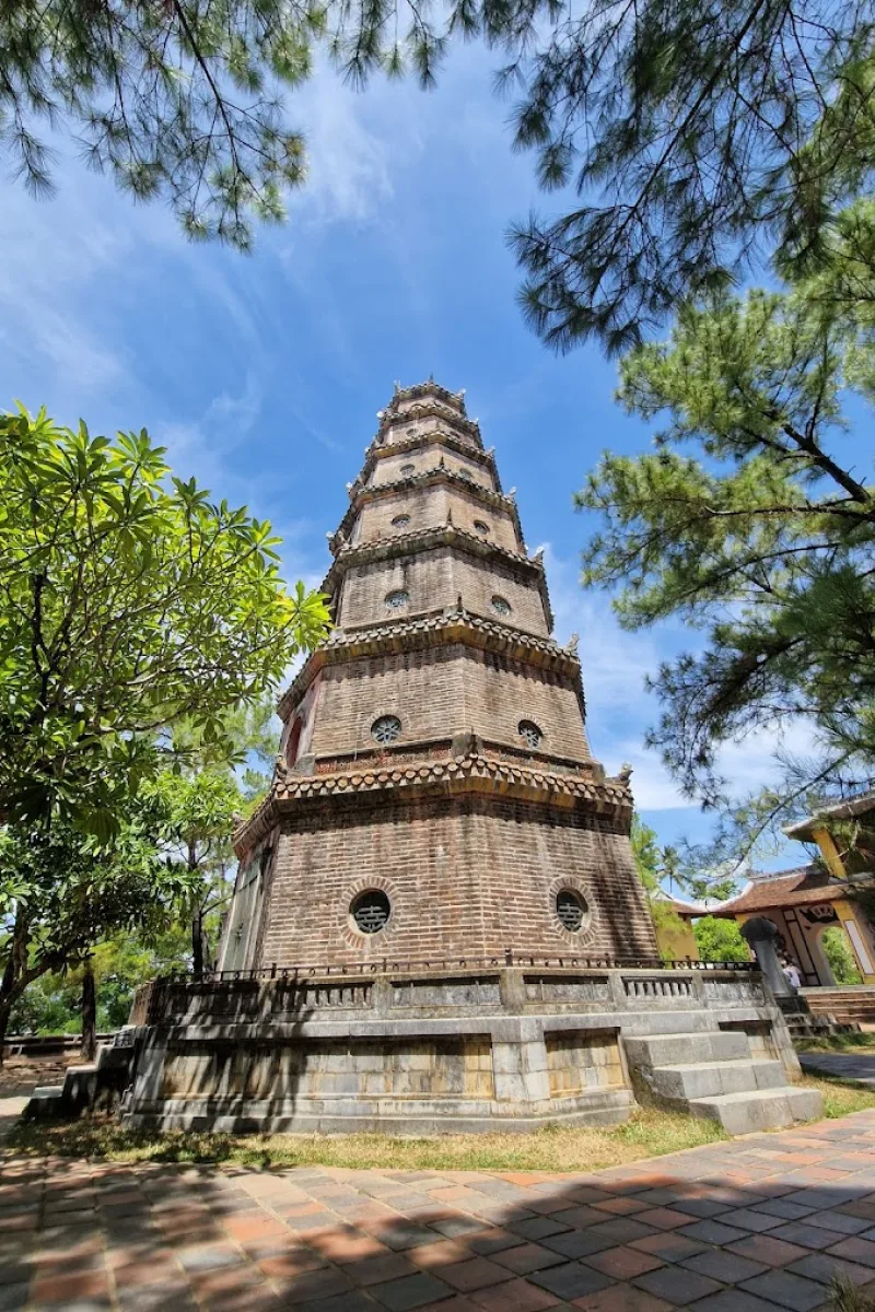 Thien Mu Pagoda detail 05