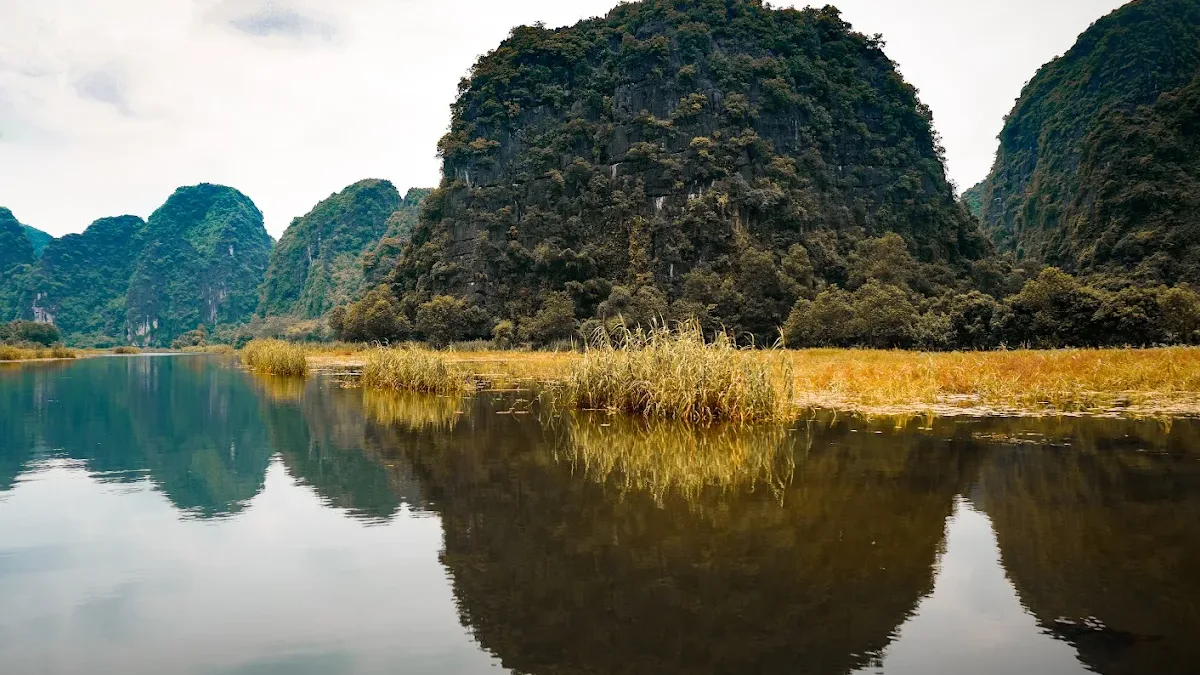 Tam Coc – Bich Dong, the Ha Long Bay on land in Ninh Binh, Vietnam