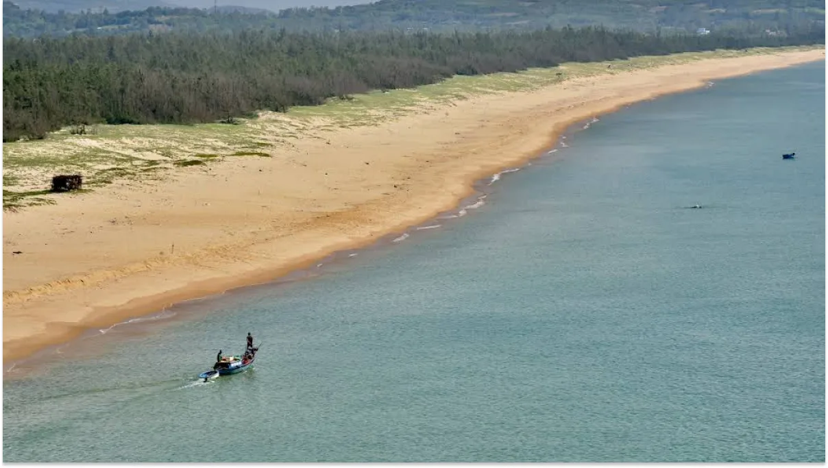 Speedboat cruising along Bai Xep coastline in Phu Yen, Vietnam