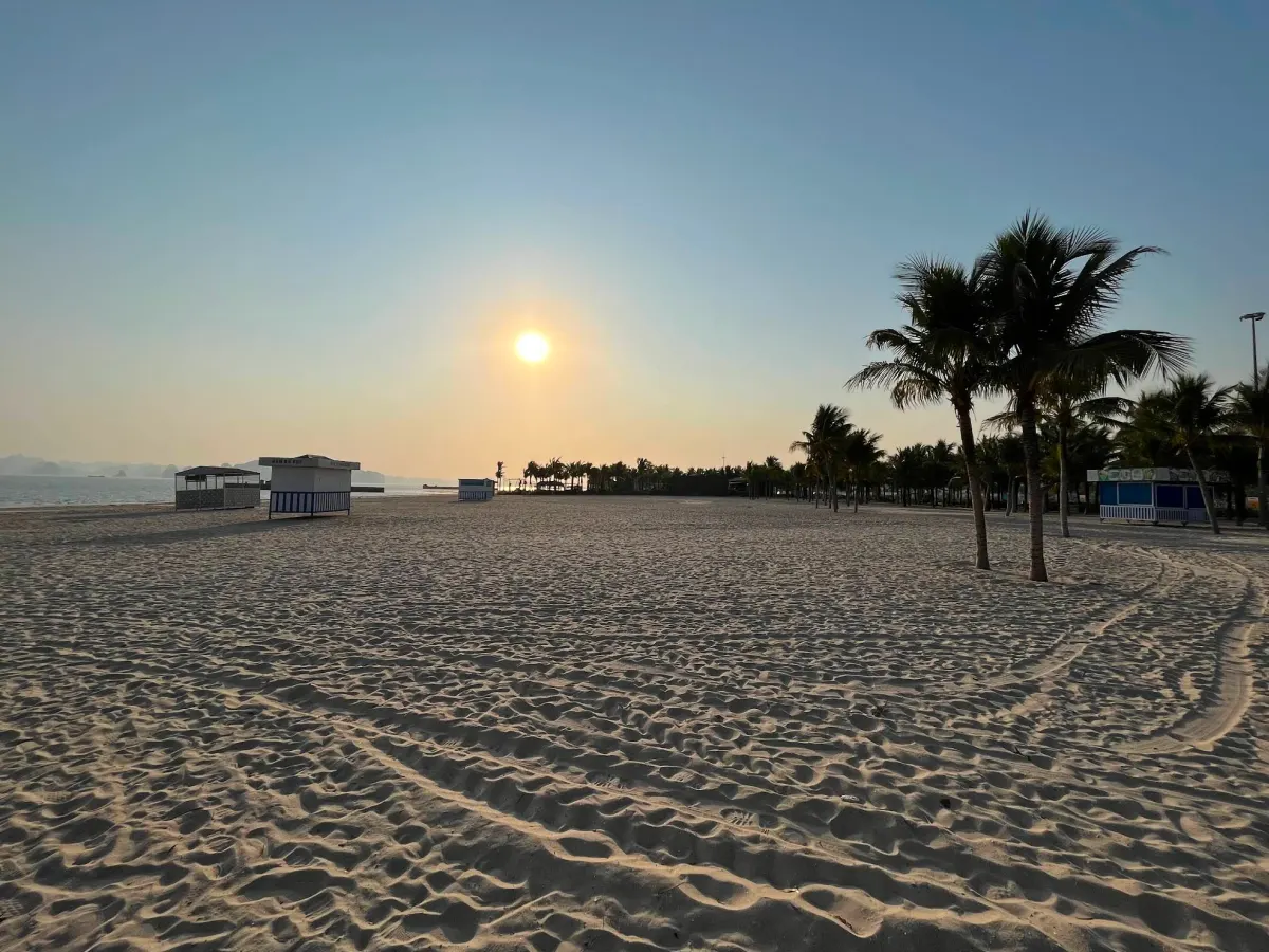 Bai Chay Beach detail 02